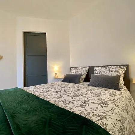 - Les Pierres D'alexandre Semesterbostad