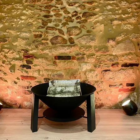 - Les Pierres D'alexandre Montignac-Lascaux