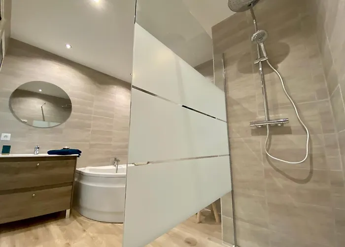 - Les Pierres D'alexandre * Montignac-Lascaux