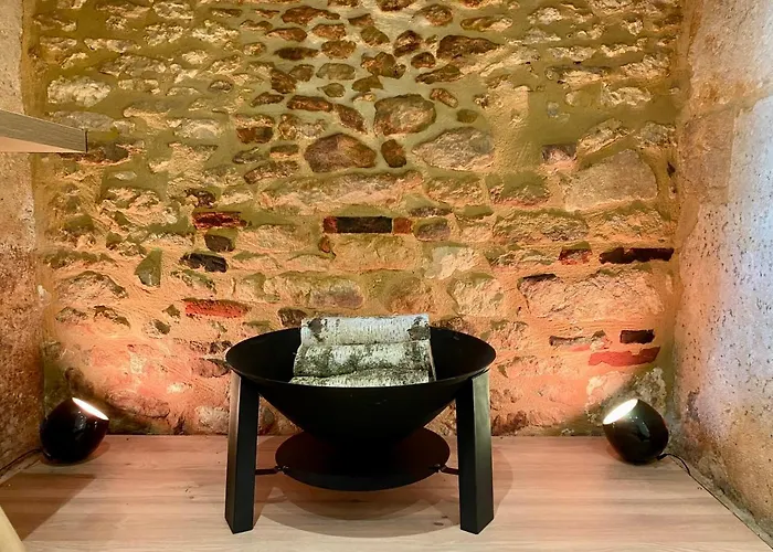 - Les Pierres D'alexandre Montignac-Lascaux